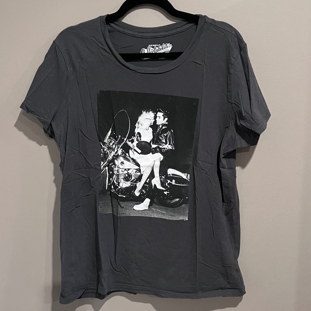 Old Navy T shirt featuring Elvis